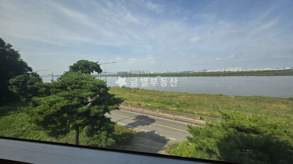 경기 김포시 고촌읍 풍곡리 가동 한강뷰 베리굿~! 단독 3층건물 - 음식점, 애견,고양이,카페 가능 월세 매물번호 11054 사진 1