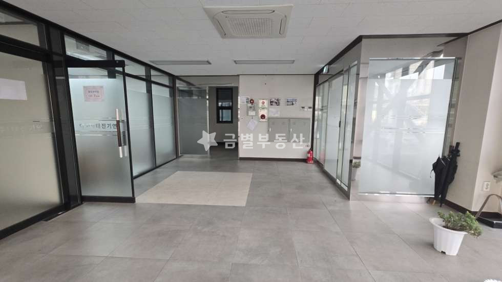 인천 서해구 경서동 1,2동 서부산업단지 대형기계제작( 중량물 가공 ),층고높은 공장, 사무실 내부 좋음 매매 매물번호 11302 사진 7