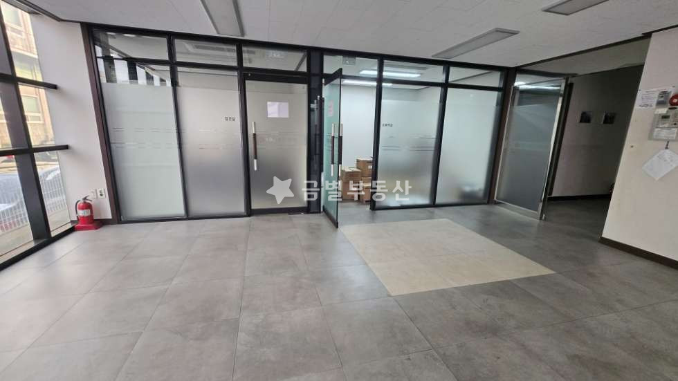인천 서해구 경서동 1,2동 서부산업단지 대형기계제작( 중량물 가공 ),층고높은 공장, 사무실 내부 좋음 매매 매물번호 11302 사진 9